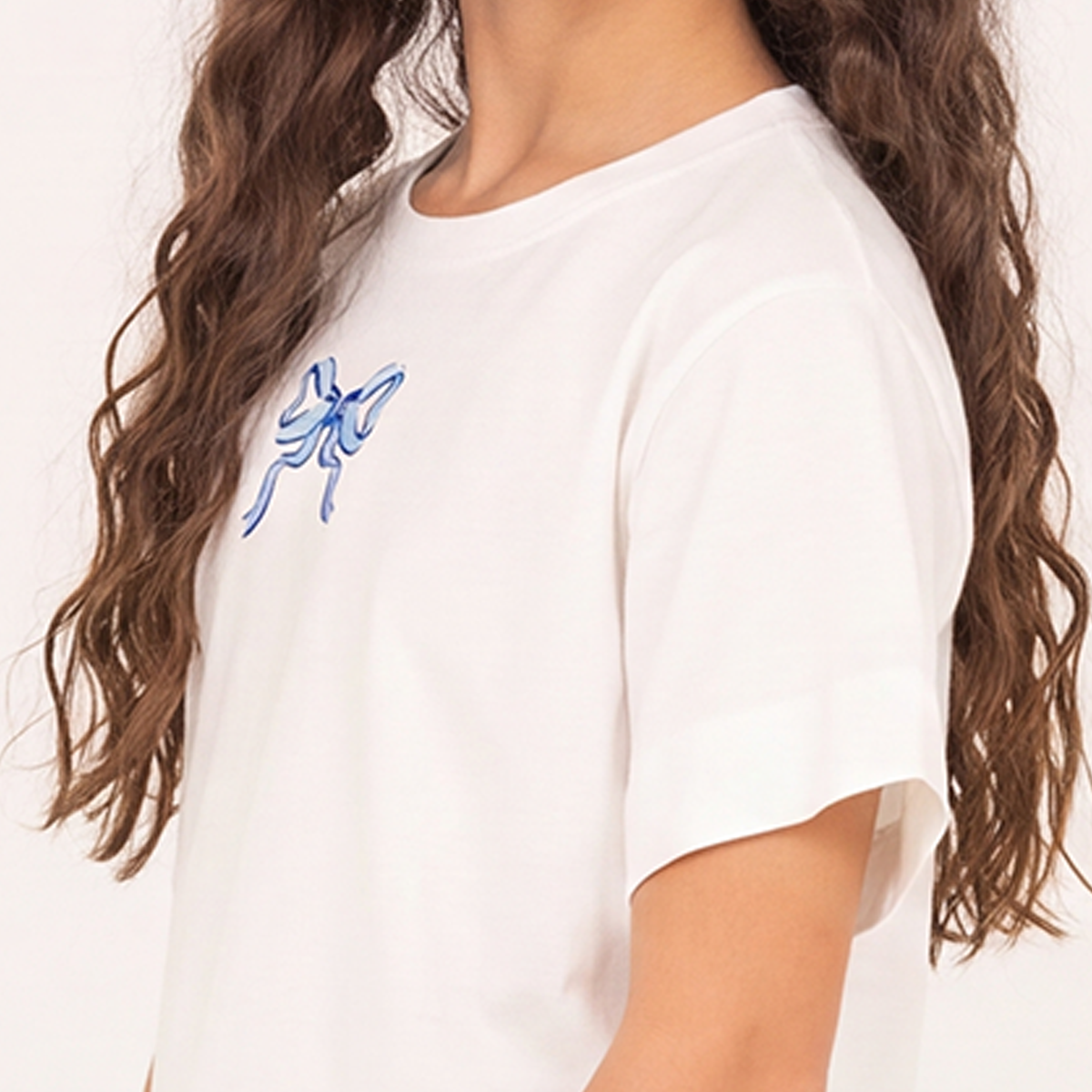 Camiseta para niñas con diseño de lazo estampado