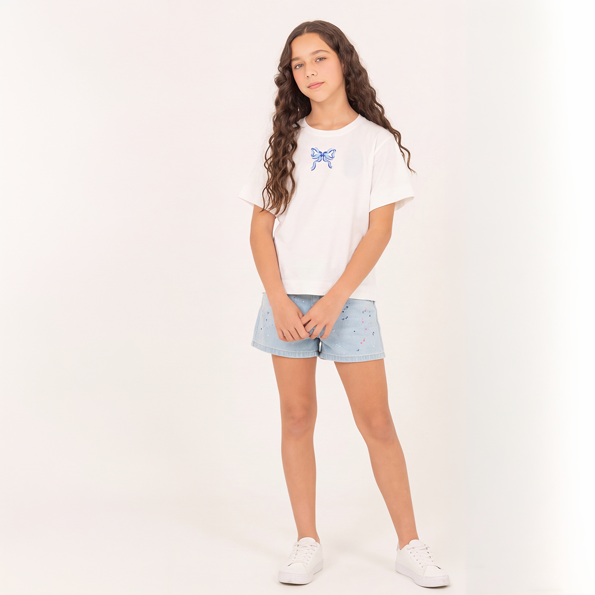 Camiseta para niñas con diseño de lazo estampado
