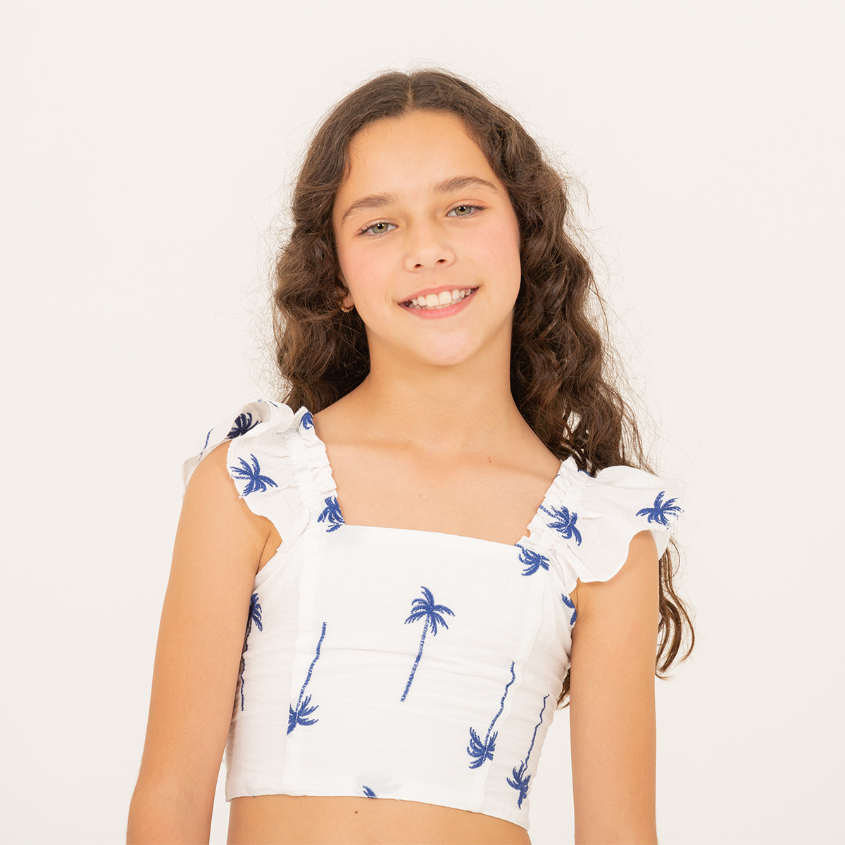 Crop top para niñas con diseño de palmeras bordadas
