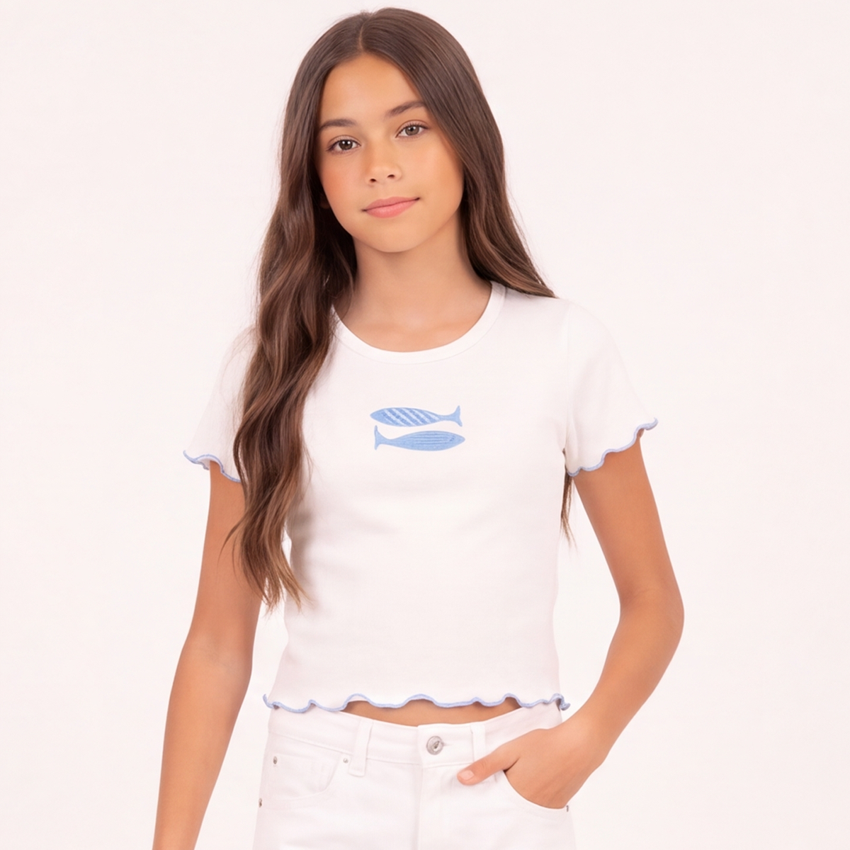 Camisa crop para niñas en rib con diseño bordado - Beige