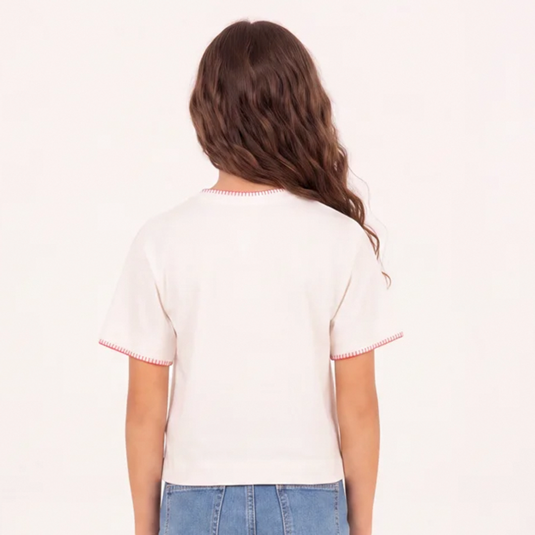 Camiseta para niñas con detalles en contraste
