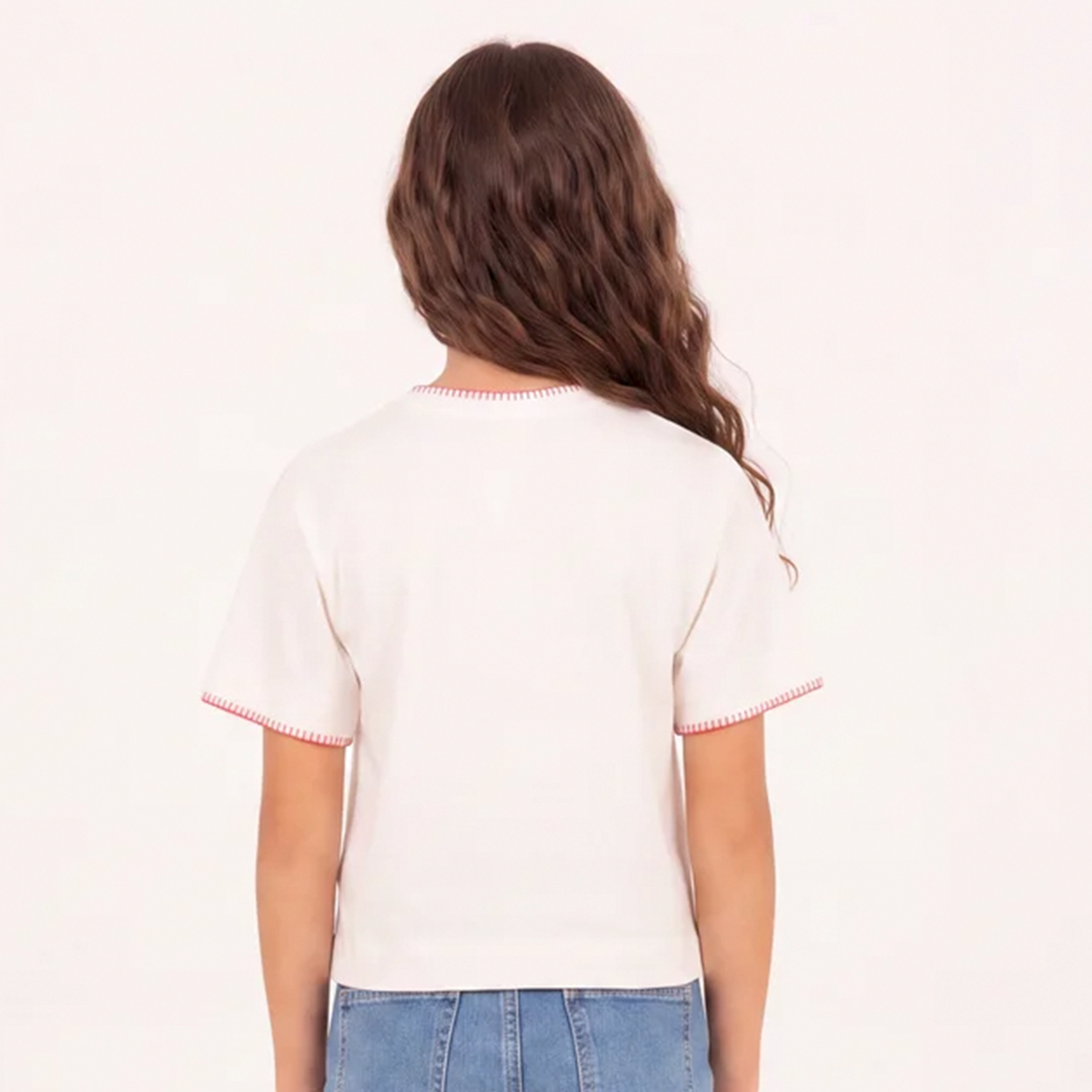 Camiseta para niñas con detalles en contraste