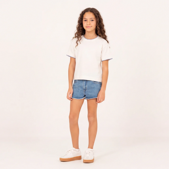 Camiseta para niñas con detalles en contraste