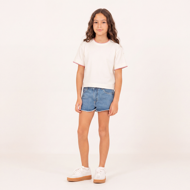 Camiseta para niñas con detalles en contraste
