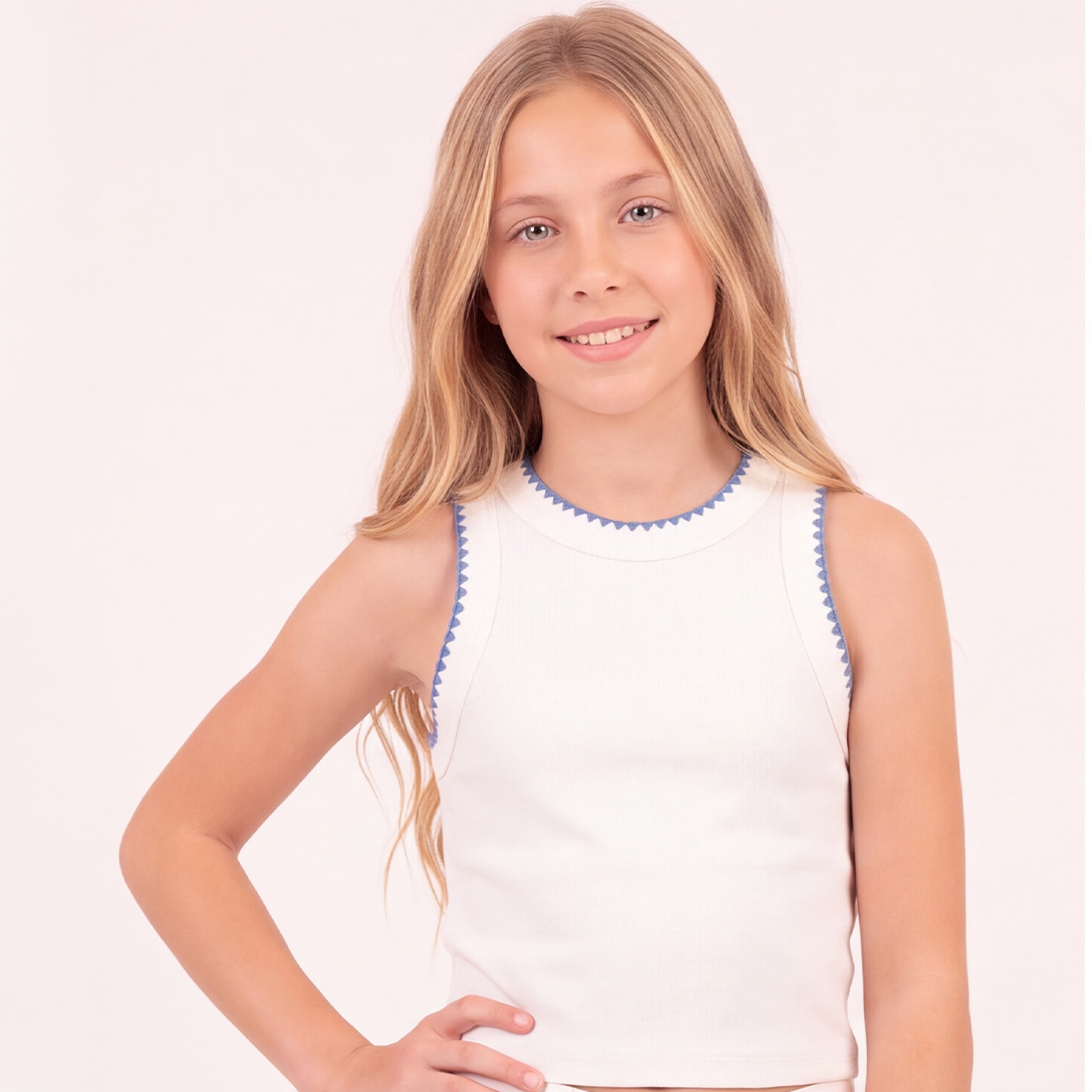 Crop top para niñas en rib con diseño en contraste - Beige