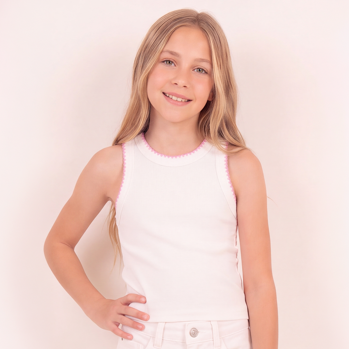 Crop top para niñas en rib con diseño en contraste - Beige