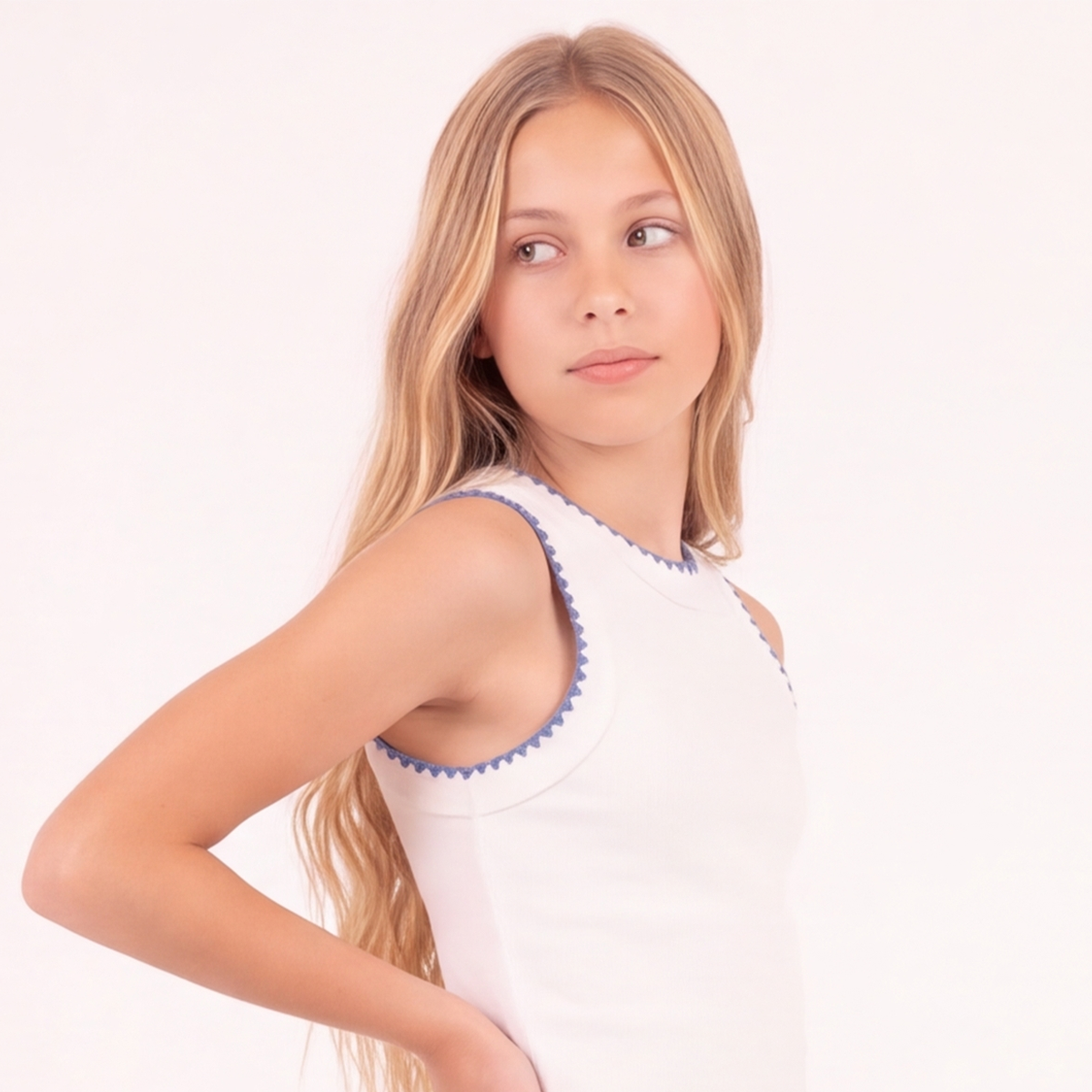 Crop top para niñas en rib con diseño en contraste - Beige