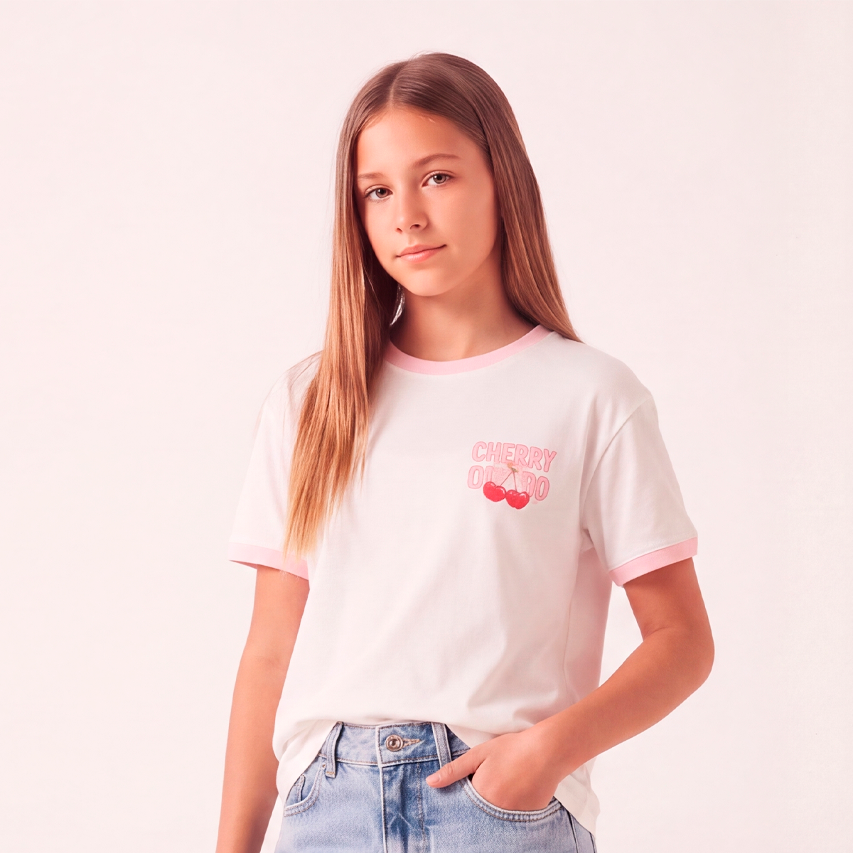 Camiseta para niñas con diseño estampado “Cherry on top“ - Beige