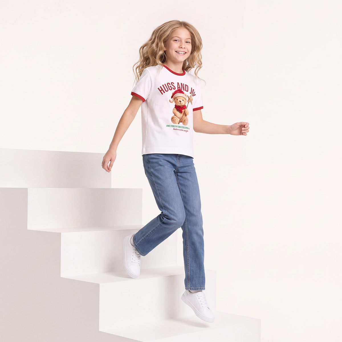 Camiseta para niñas con diseño estampado “Hugs and joy“ - Beige