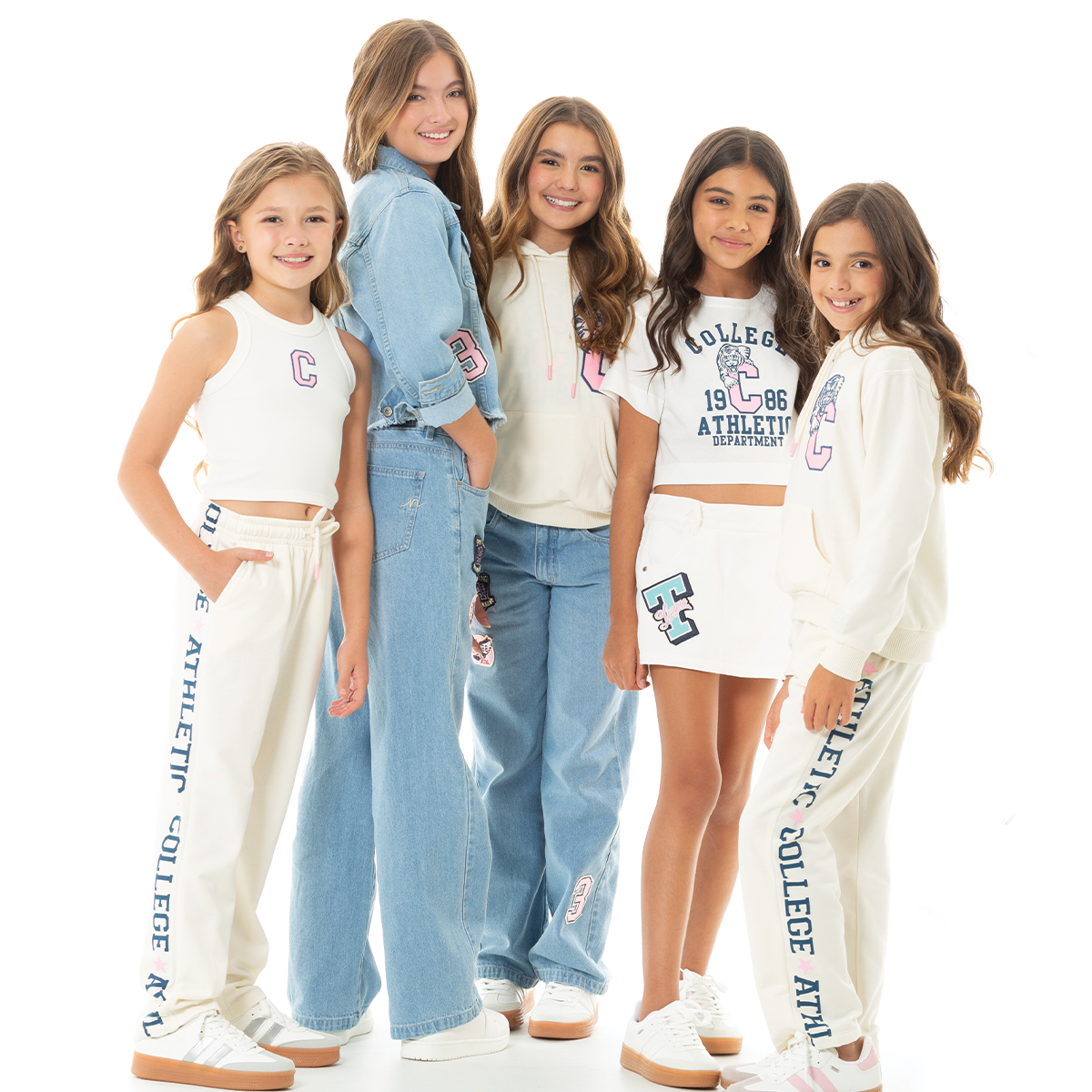 CHAQUETA PARA NIÑAS CON PARCHES ESTILO UNIVERSITARIO