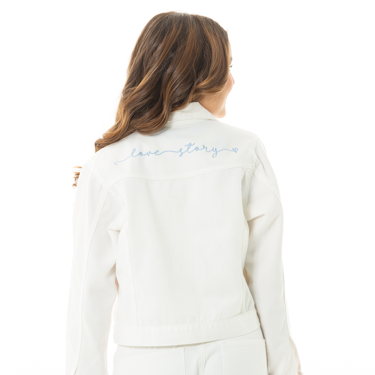 CHAQUETA PARA NIÑAS CON DISEÑO DE FLORES BORDADAS