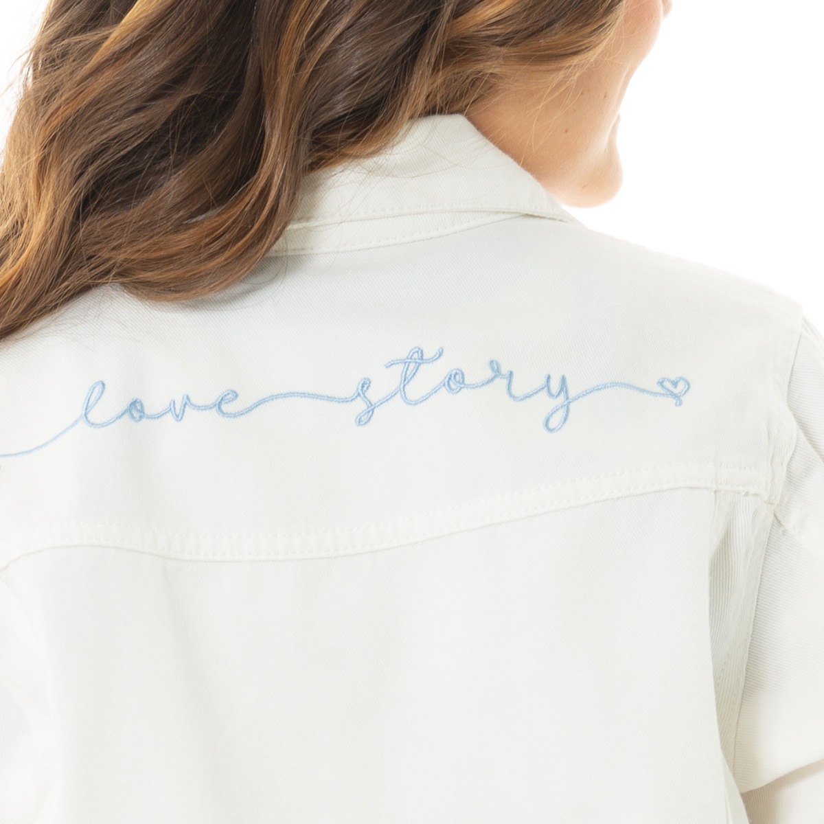CHAQUETA PARA NIÑAS CON DISEÑO DE FLORES BORDADAS