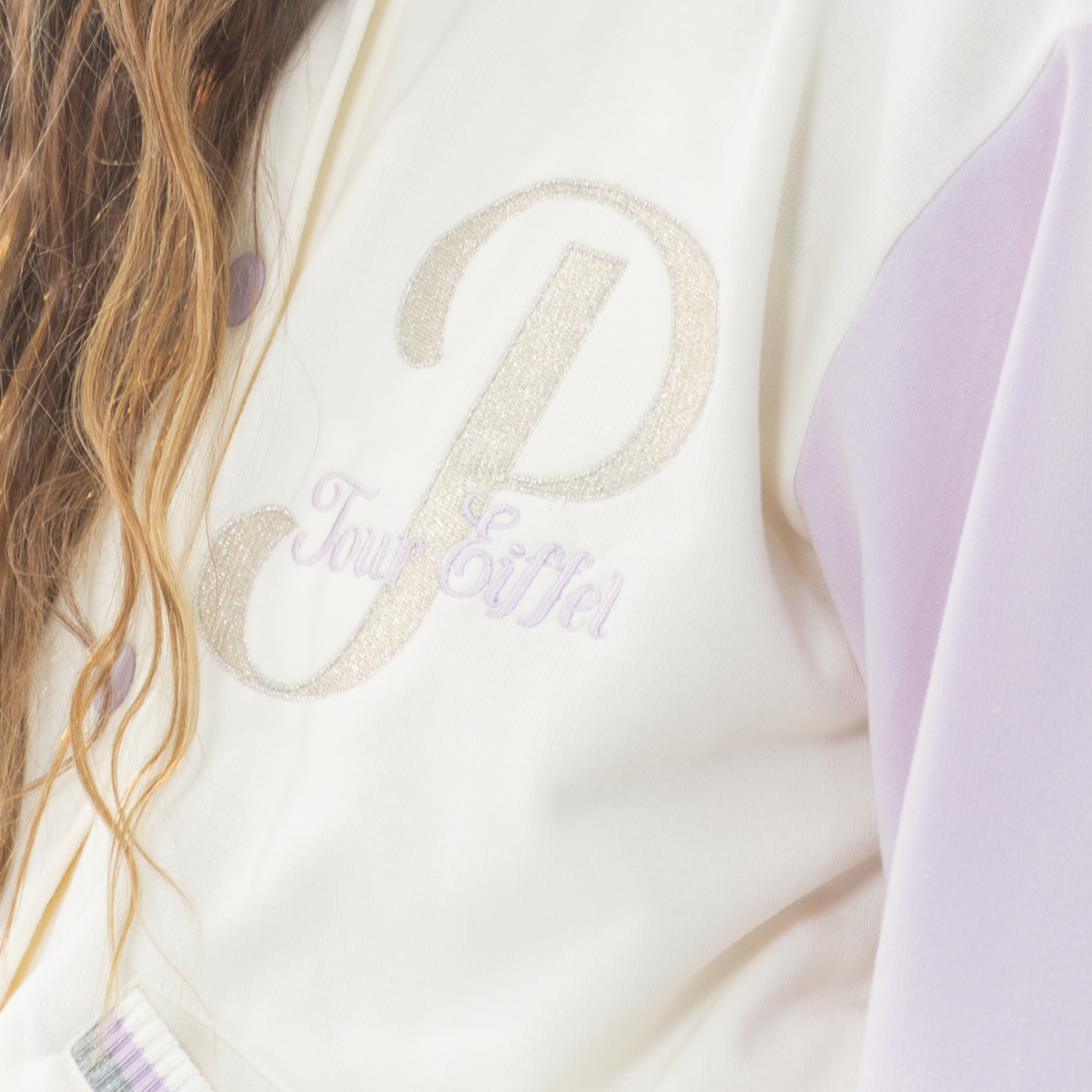 Chaqueta para niñas tipo varsity – Marfil y lila