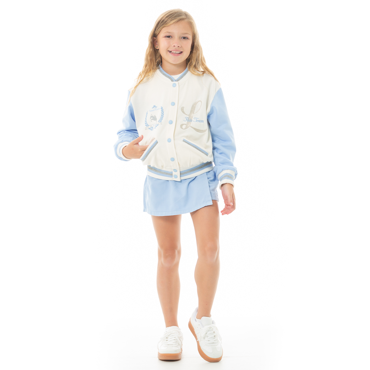 Chaqueta Varsity para Niñas Bordada – Azul Claro y Blanco