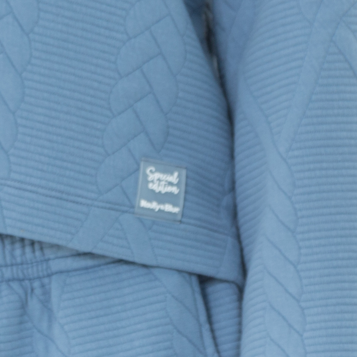 HOODIE PARA NIÑAS CON DISEÑO EN TEJIDO TRENZADO - COLOR AZUL