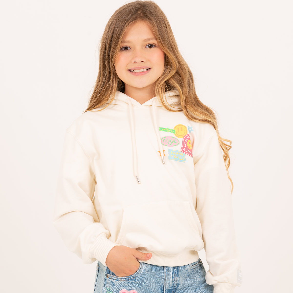 Hoodie para niñas con diseños graficos estampados – Off white