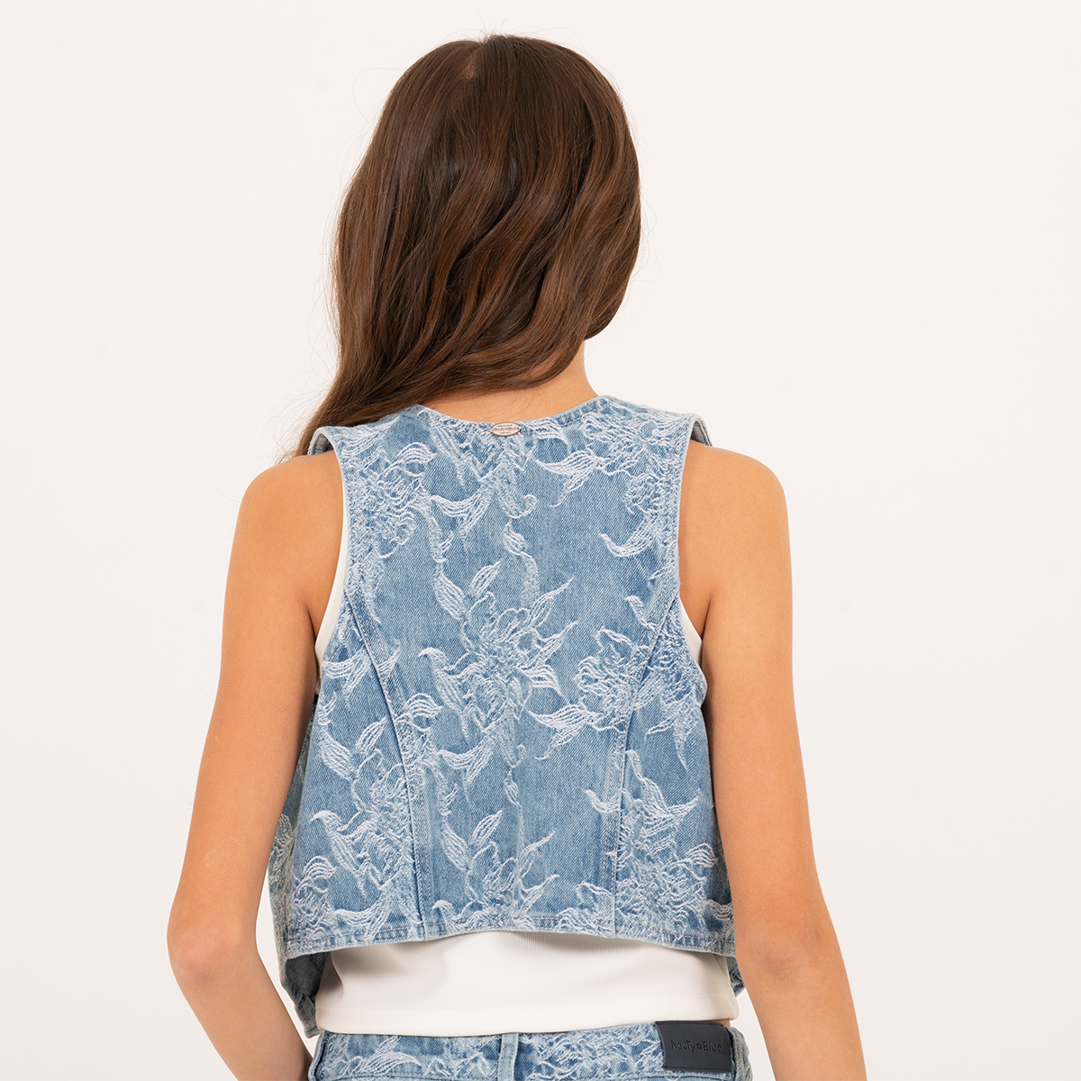 Chaleco para niñas en denim con diseño texturizado jacquard