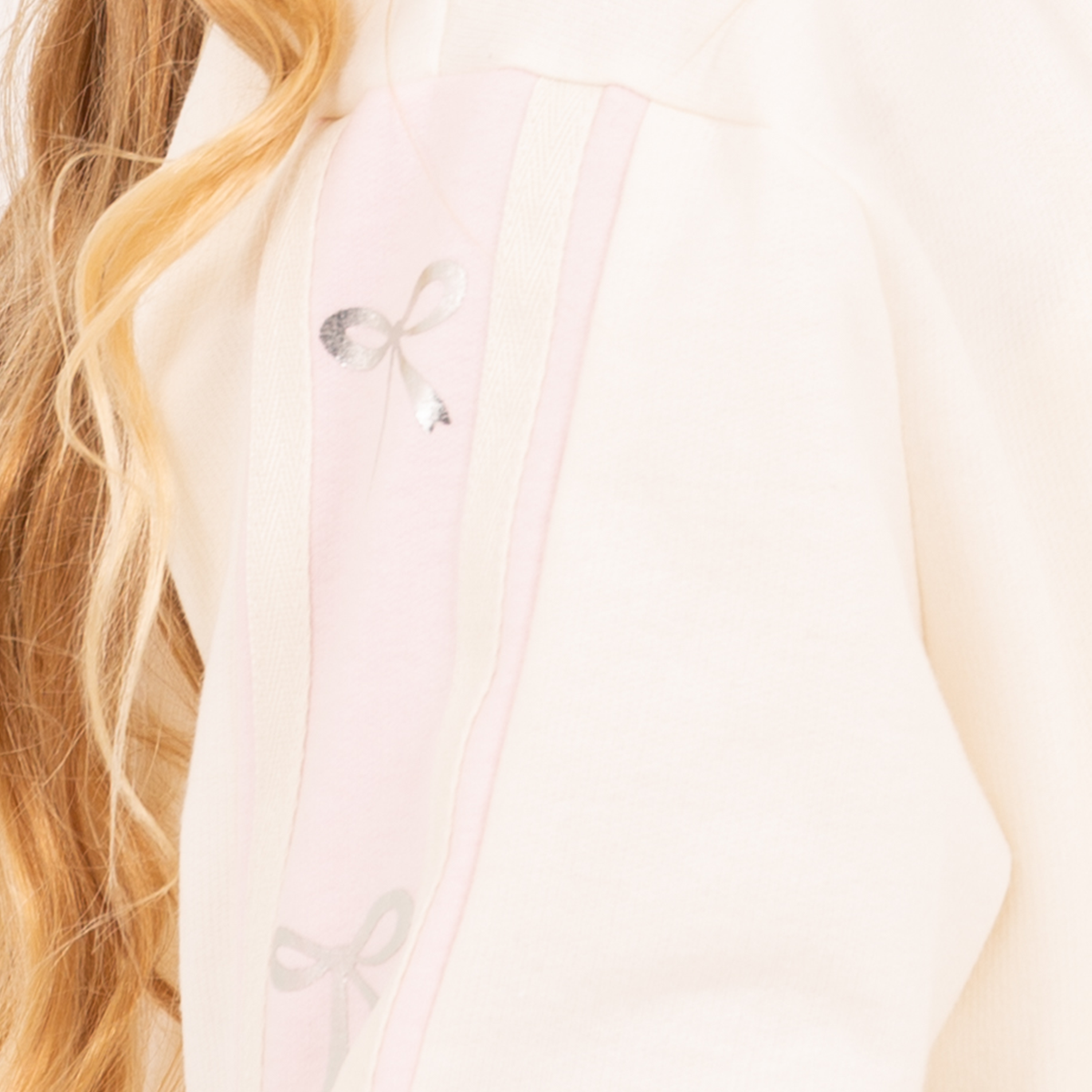Hoodie para niñas con estampado de lazo en foil