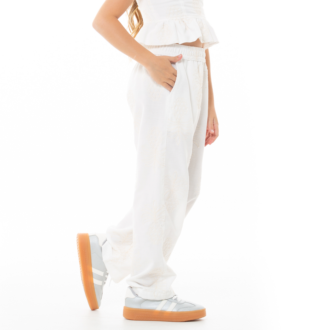 PANTALON PARA NIÑAS CON BORDADOS DE PIÑAS
