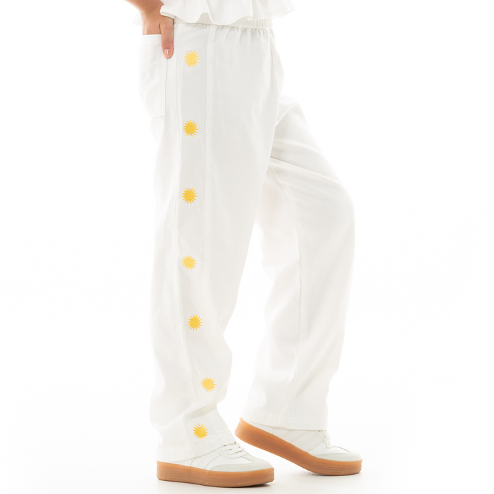 PANTALON PARA NIÑAS CON DISEÑO BORDADO DE SOLES