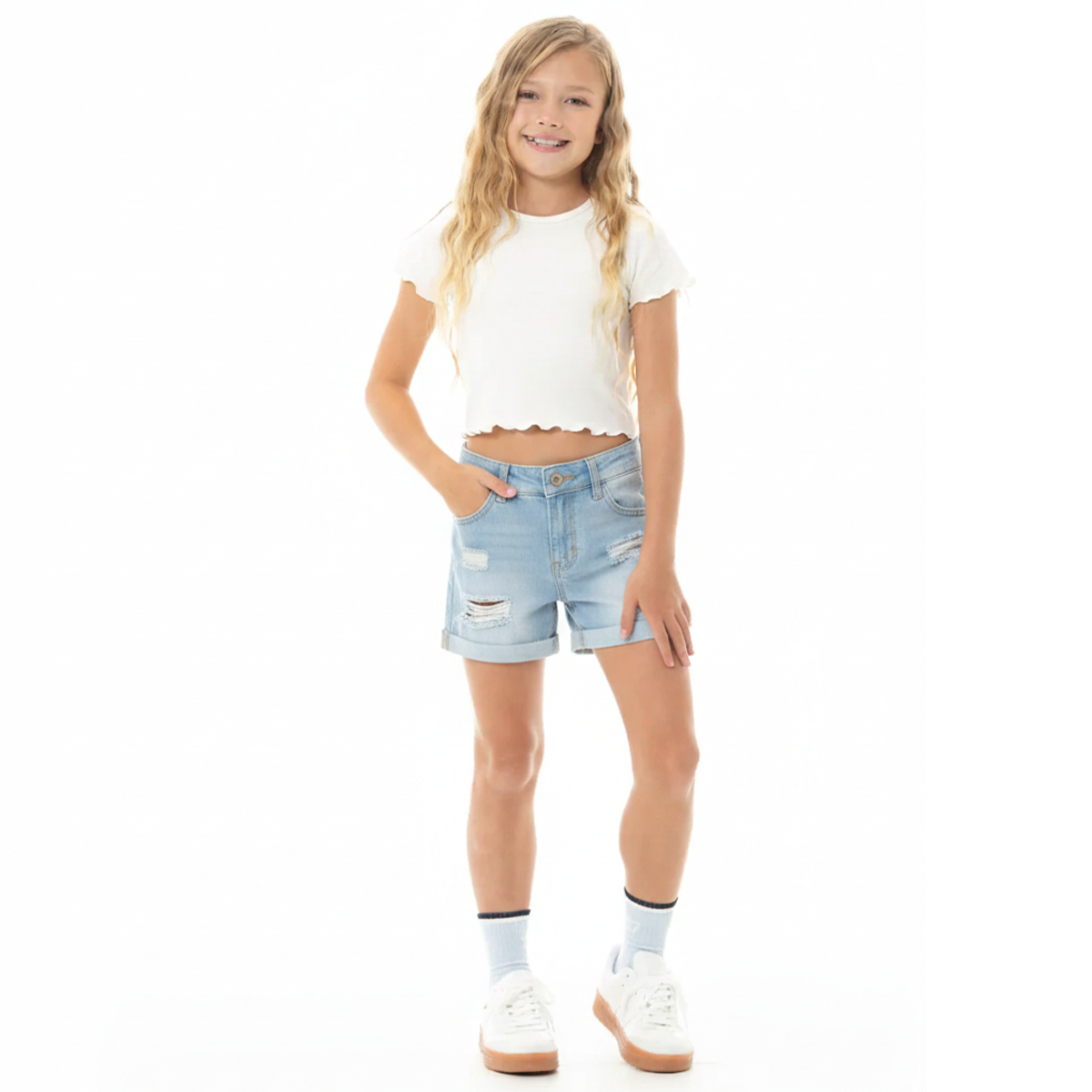 SHORT PARA NIÑAS EN DENIM CON DISEÑO DESGASTADO