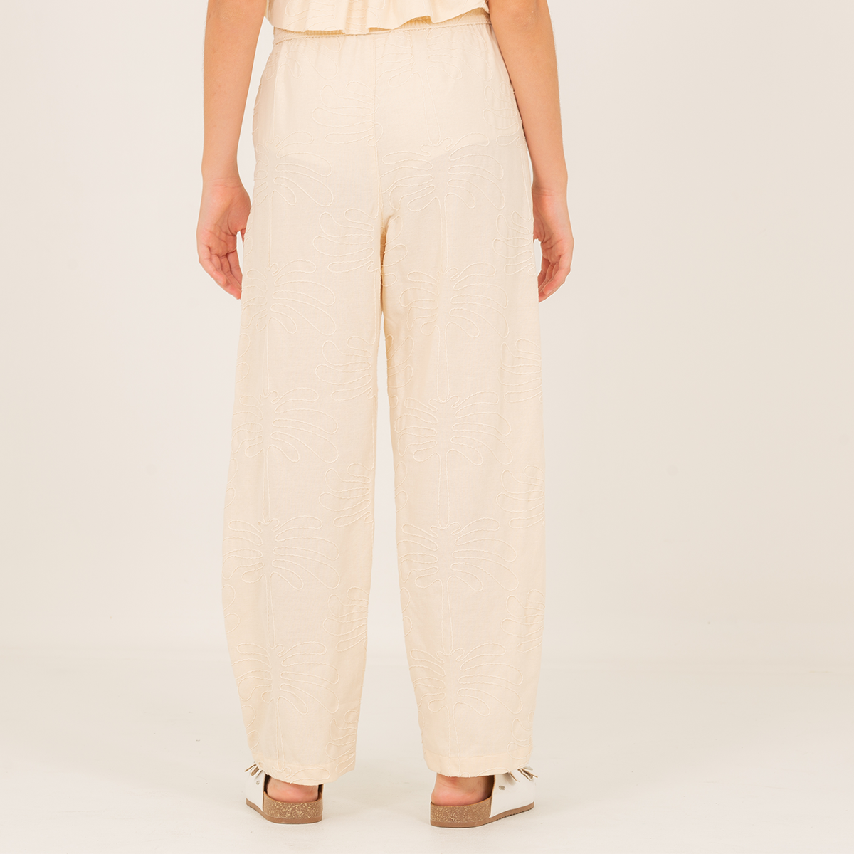 PANTALON PARA NIÑAS CON DISEÑO BORDADO
