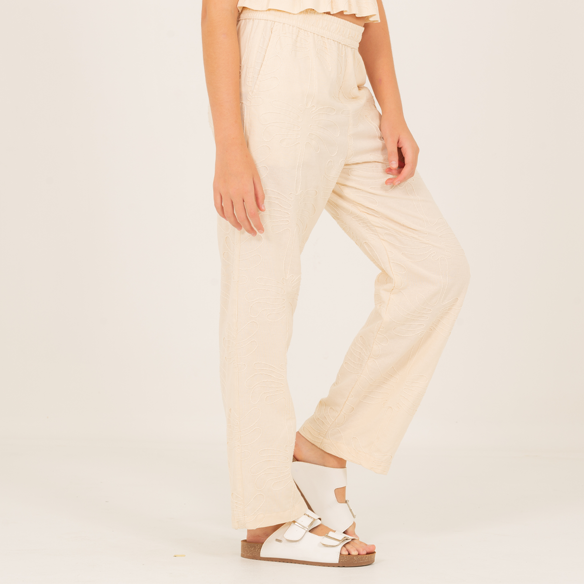 PANTALON PARA NIÑAS CON DISEÑO BORDADO
