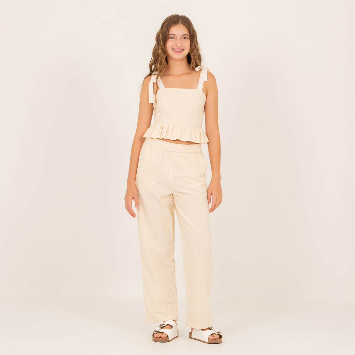 PANTALON PARA NIÑAS CON DISEÑO BORDADO