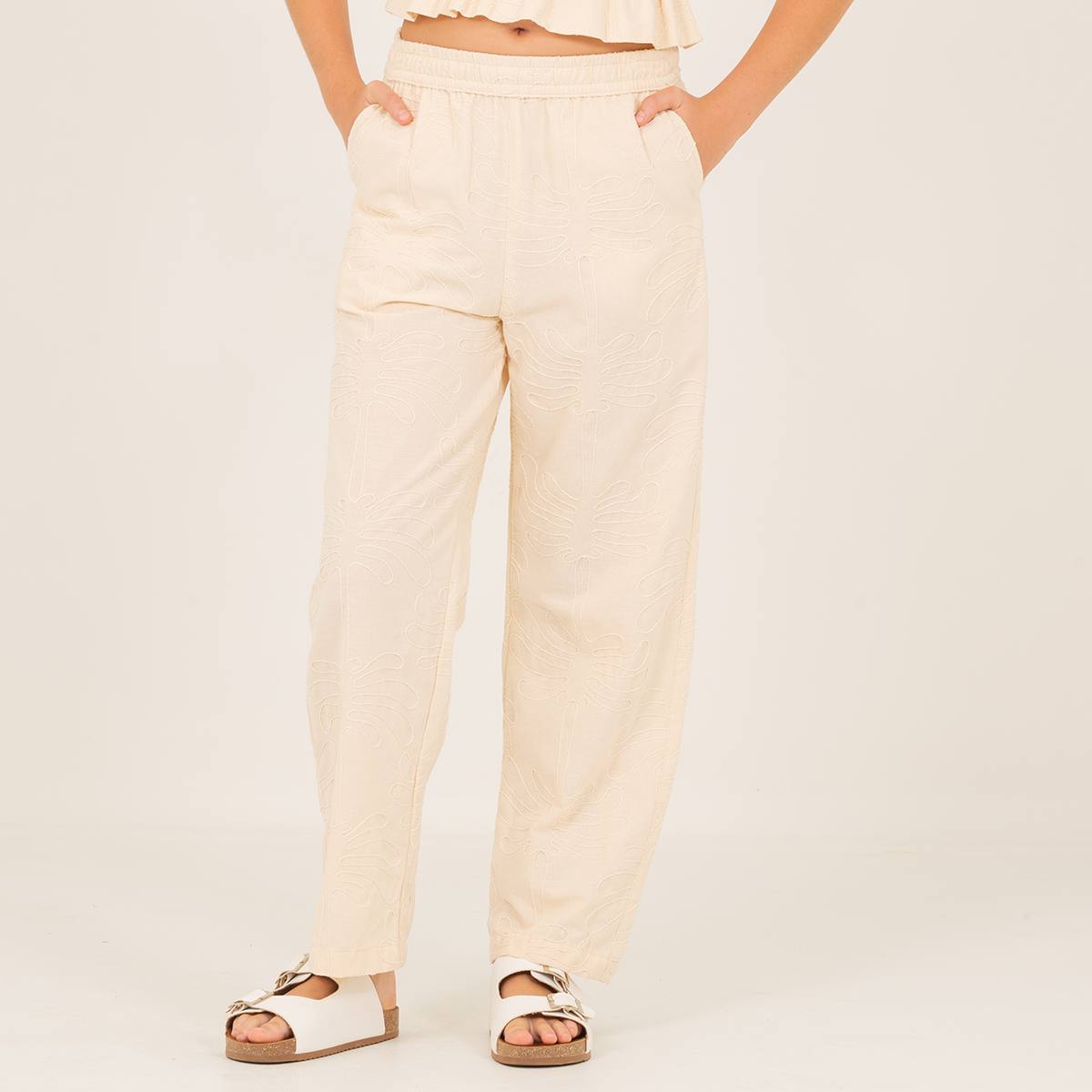 PANTALON PARA NIÑAS CON DISEÑO BORDADO