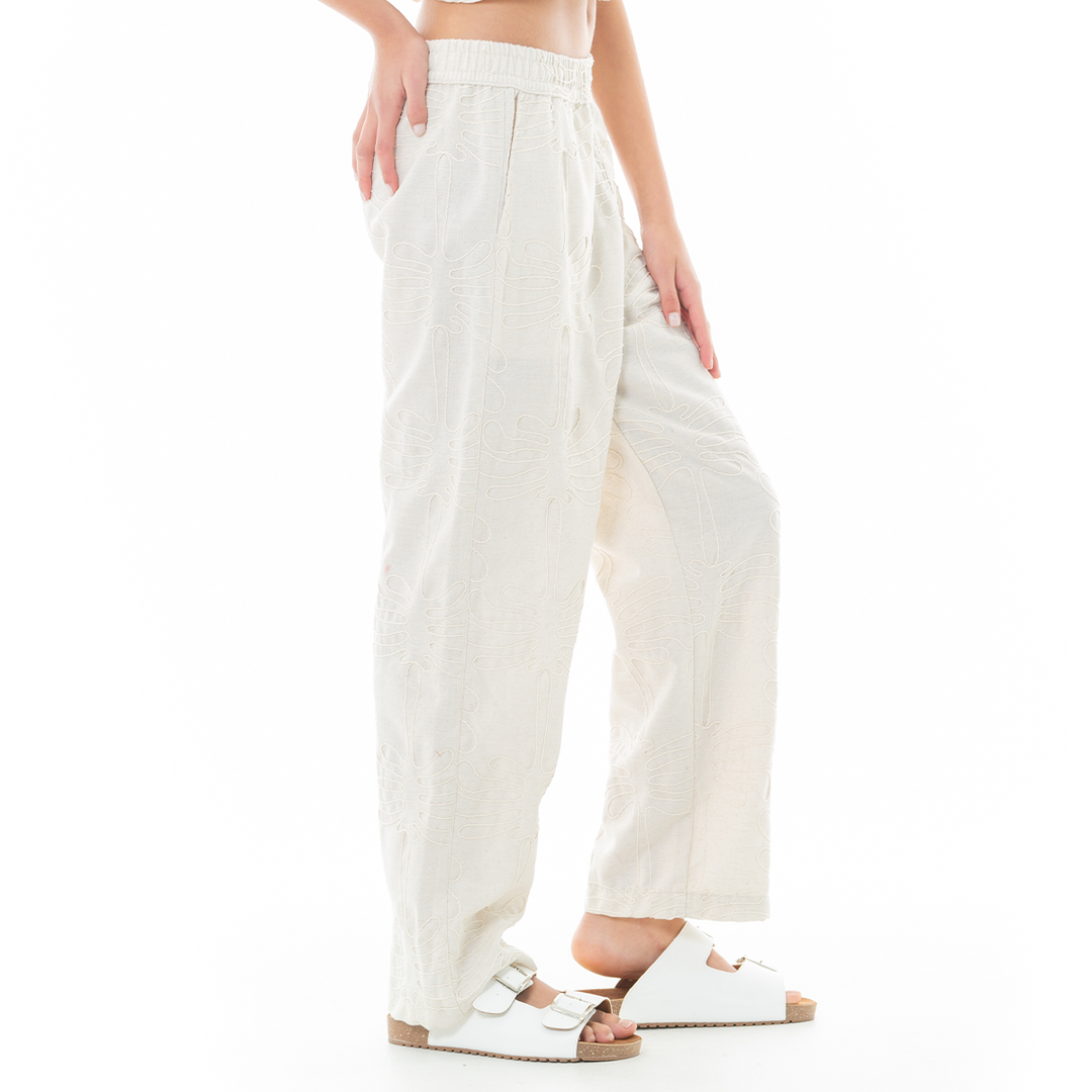 PANTALON PARA NIÑAS CON DISEÑO BORDADO