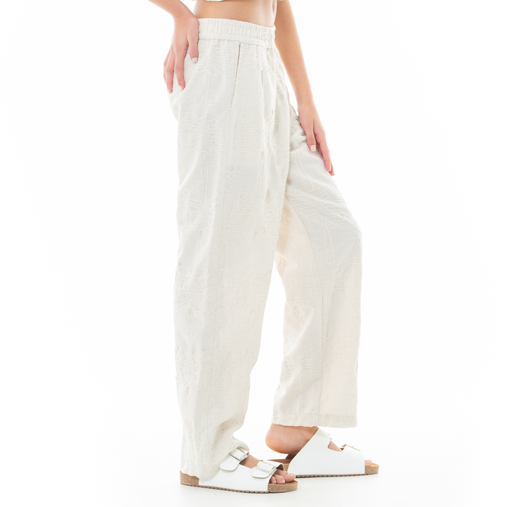 PANTALON PARA NIÑAS CON DISEÑO BORDADO