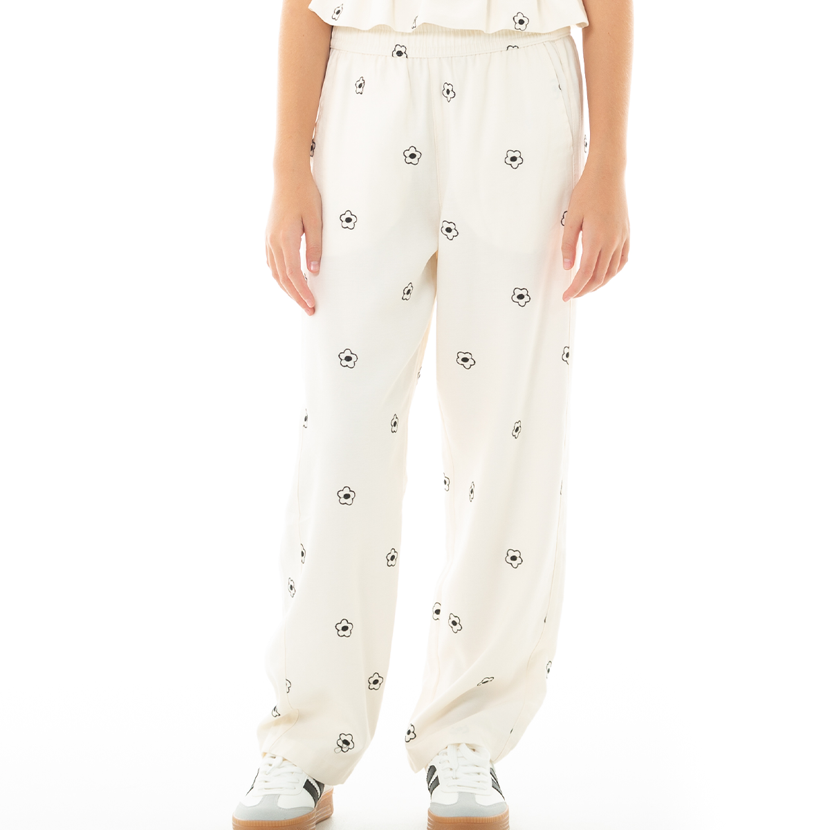 PANTALON PARA NIÑAS CON DISEÑO DE FLORES BORDADAS