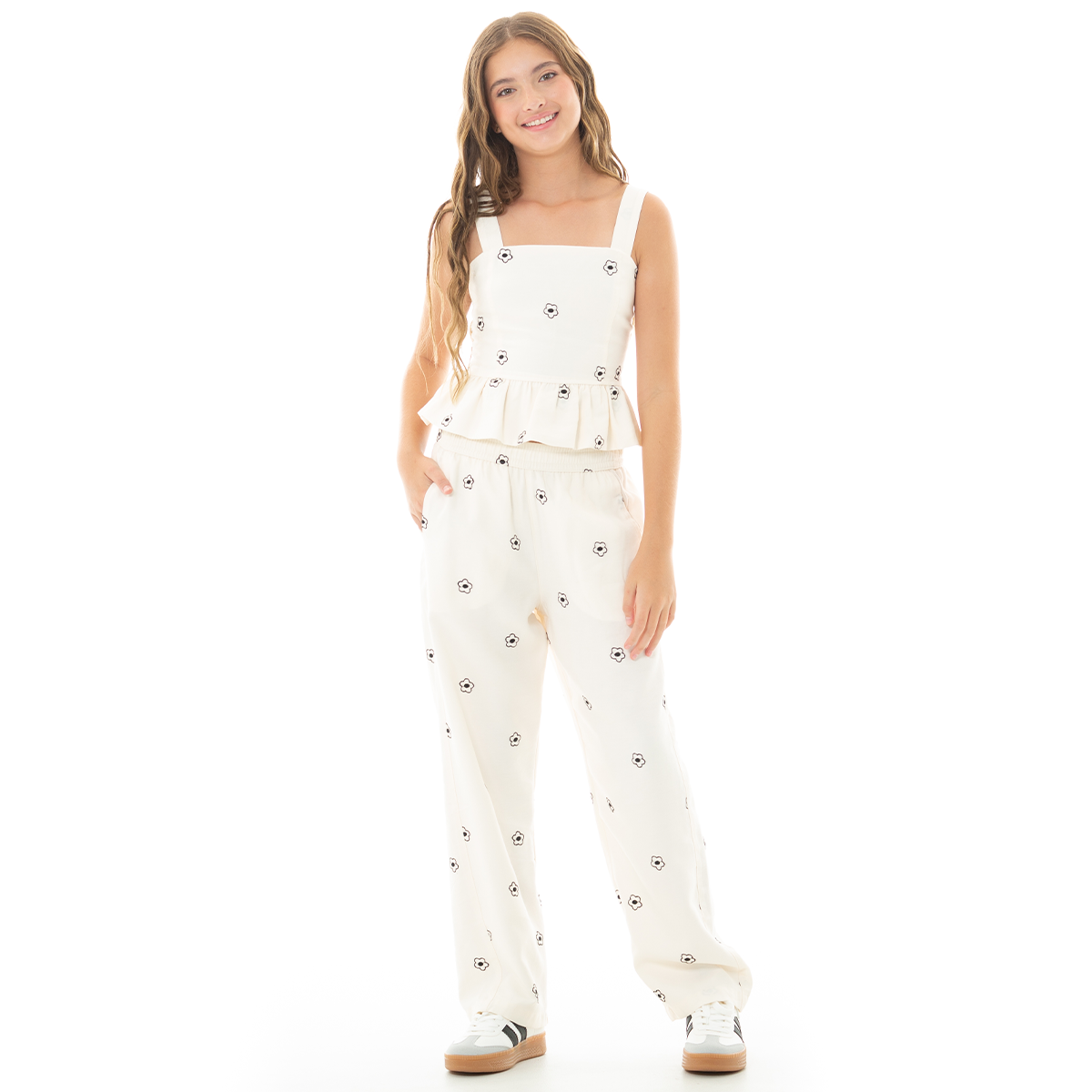 PANTALON PARA NIÑAS CON DISEÑO DE FLORES BORDADAS