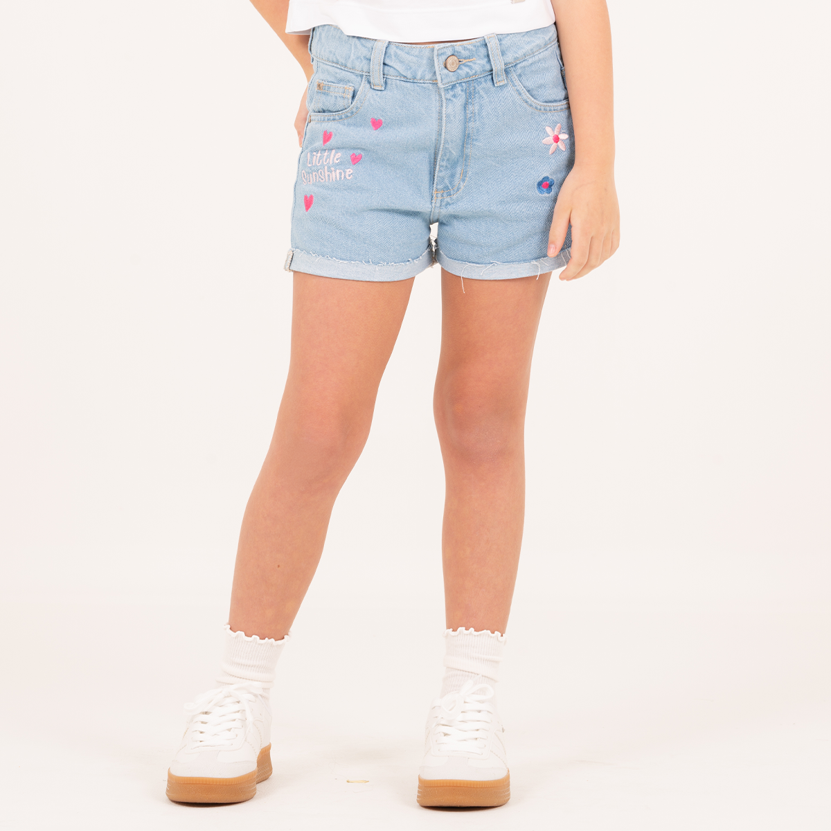 Short para niñas en denim con diseños bordados  - azul claro