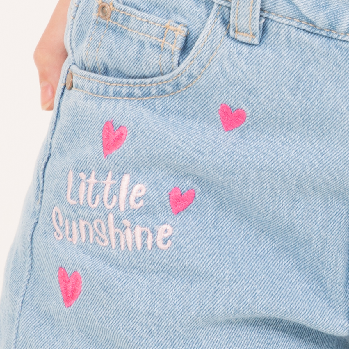 Short para niñas en denim con diseños bordados  - azul claro