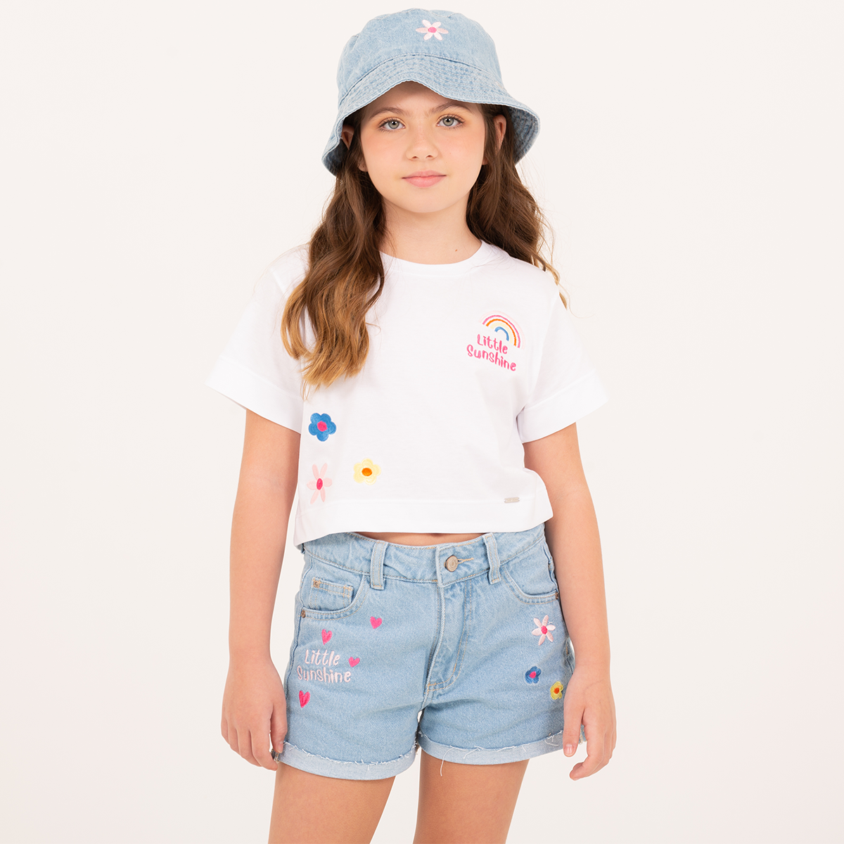 Short para niñas en denim con diseños bordados  - azul claro