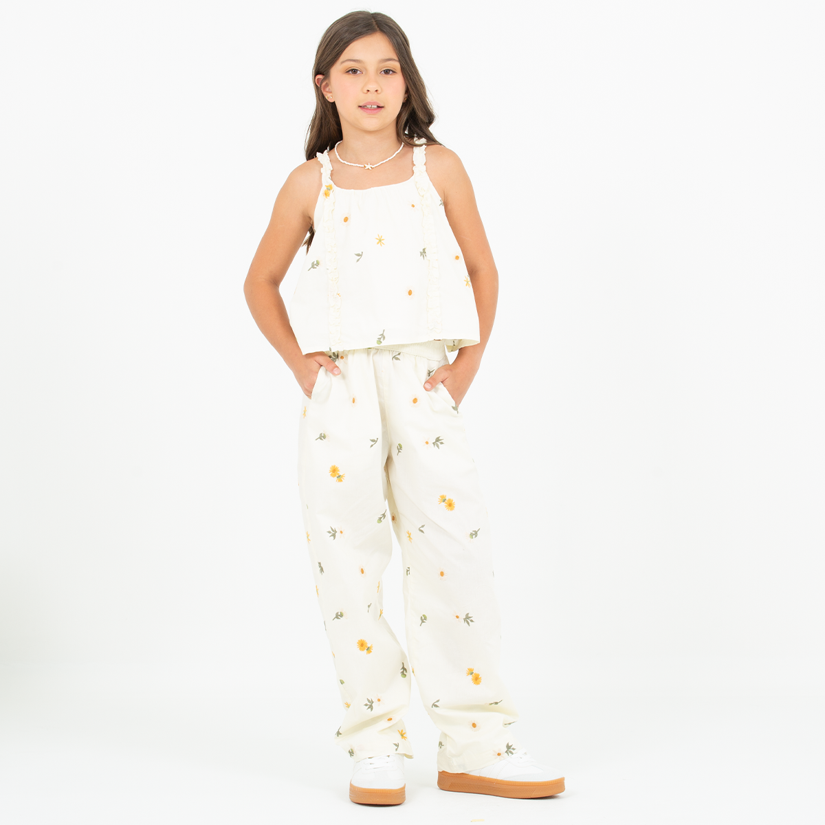 Pantalon para niñas con diseños bordados