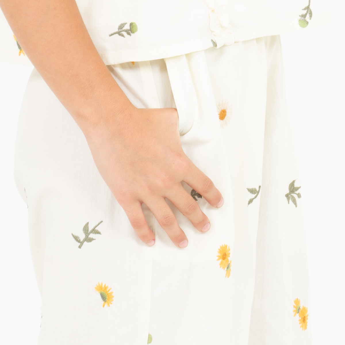 Pantalon para niñas con diseños bordados