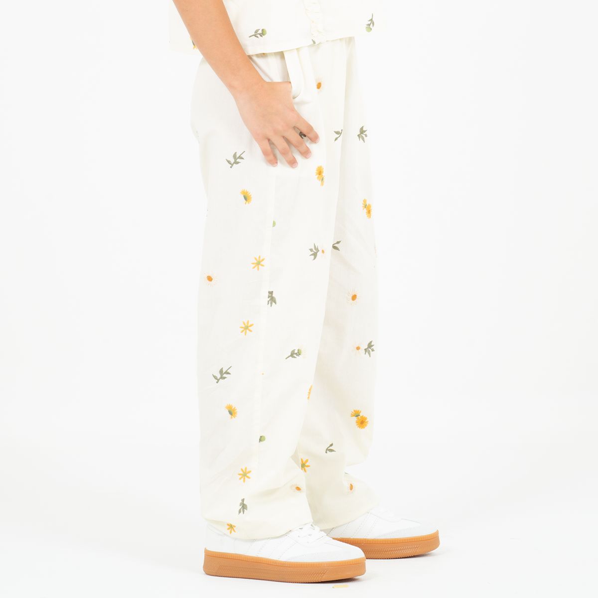 Pantalon para niñas con diseños bordados