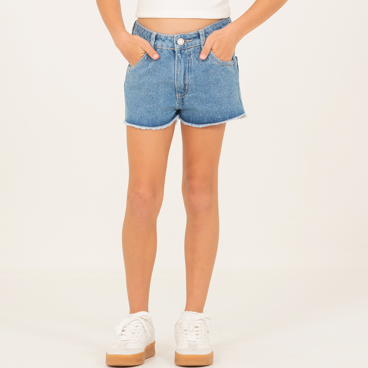 SHORT PARA NIÑAS EN DENIM CON DISEÑO EN GLITTER