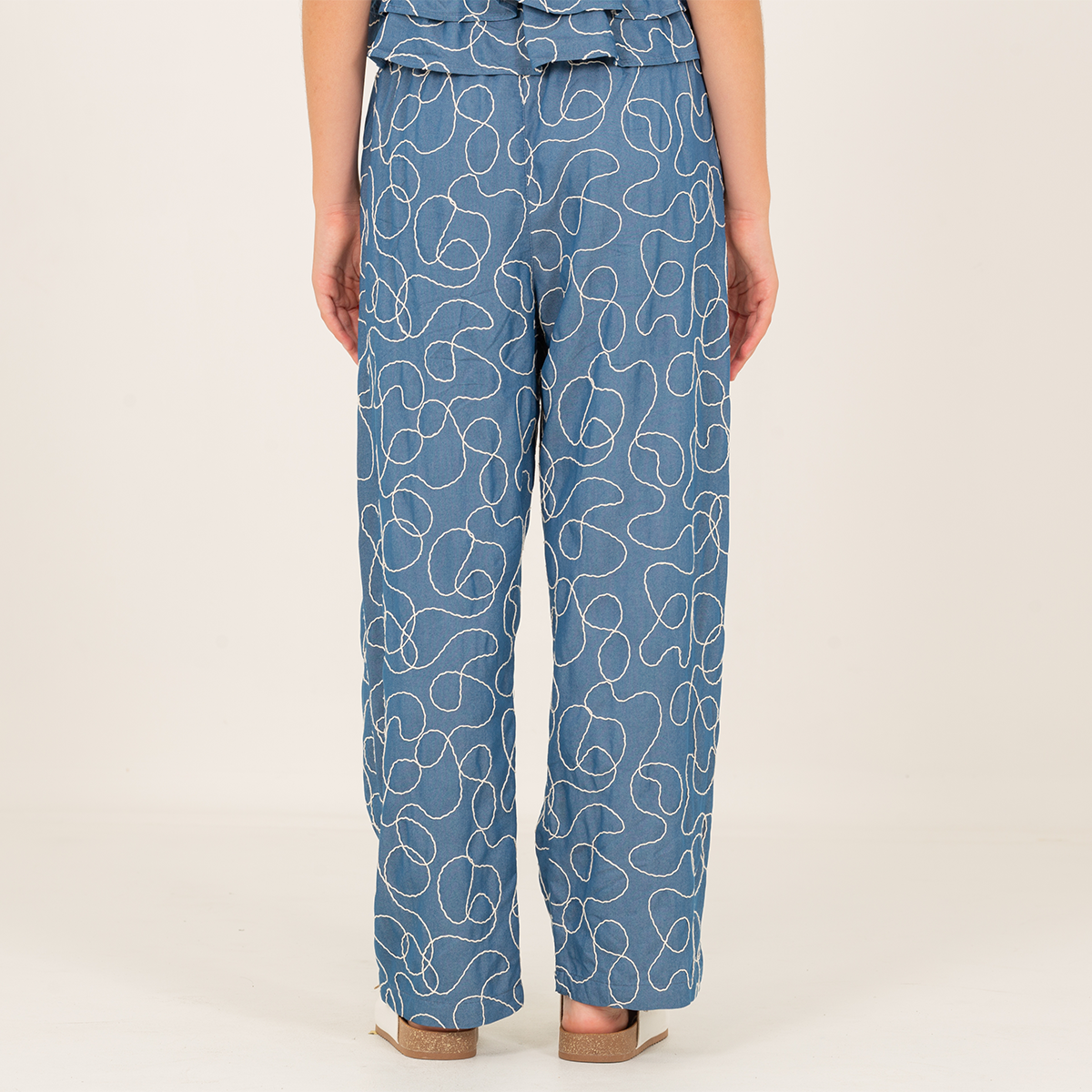 Pantalón para niñas con bordado all over - Azul