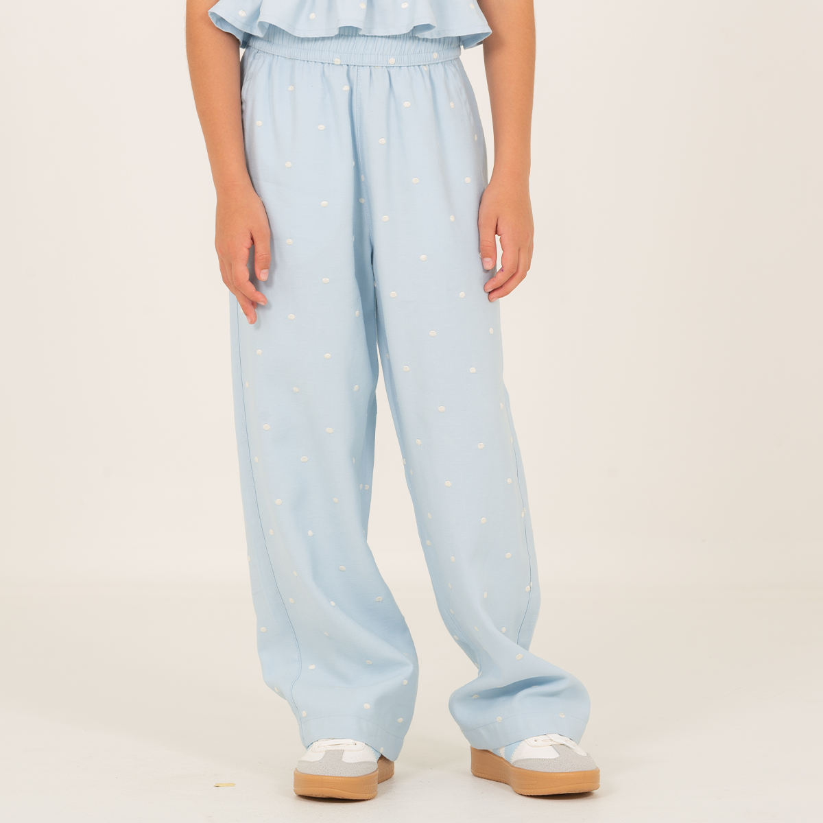 Pantalon para niñas con lunares bordados - Azul cielo