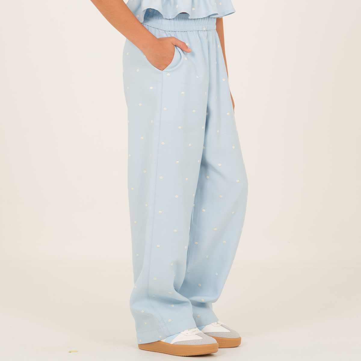 Pantalon para niñas con lunares bordados - Azul cielo