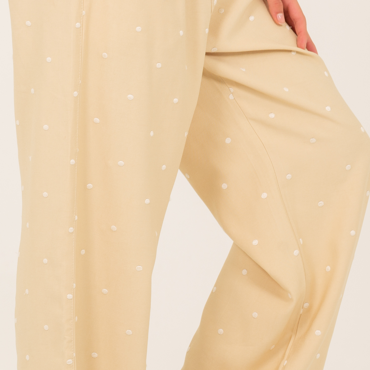 Pantalon para niñas con lunares bordados - Caqui