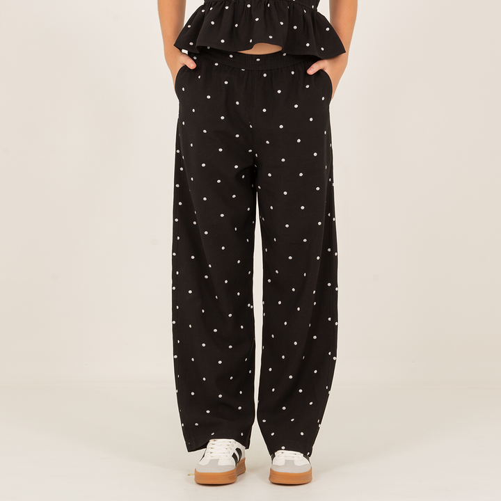 PANTALÓN NEGRO PARA NIÑAS CON DETALLES BORDADOS