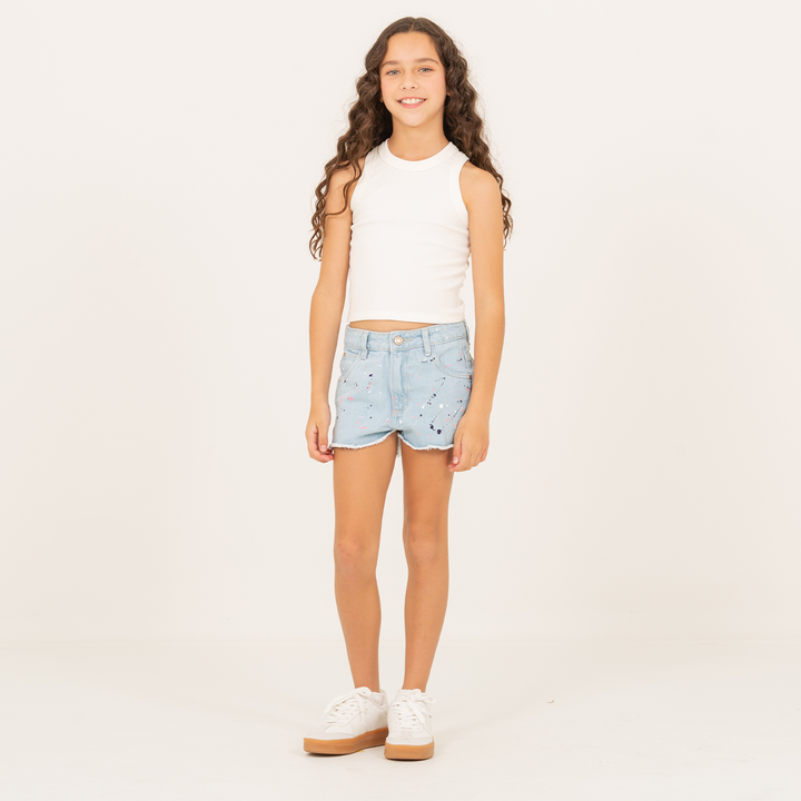 SHORT EN DENIM LAVADO CLARO PARA NIÑA CON DETALLES DE PINTURA