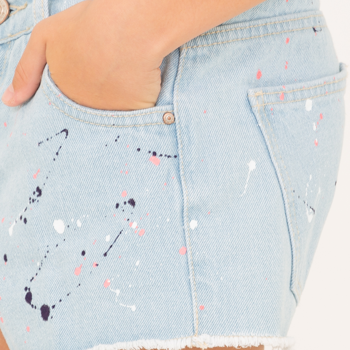 Short para niñas en denim con detalles de pintura