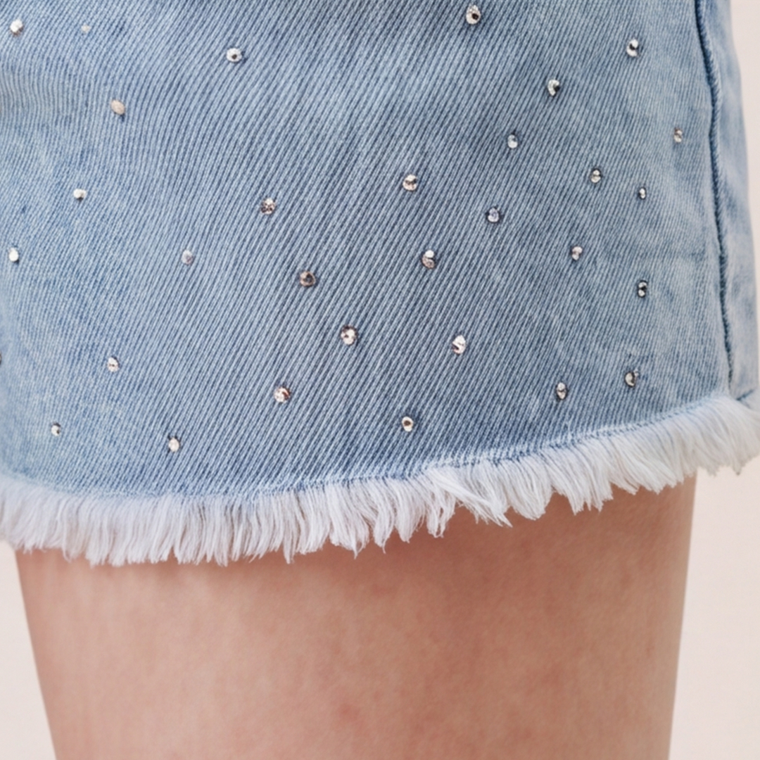 SHORT PARA NIÑAS EN DENIM CON APLIQUES BRILLANTES