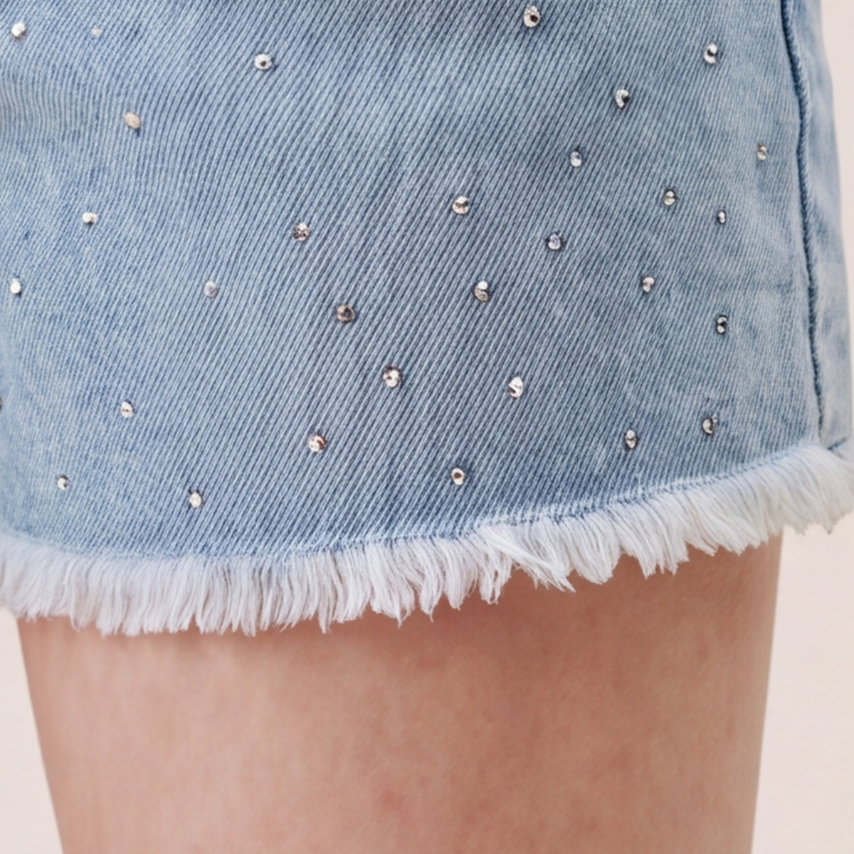Short para niñas en denim con apliques brillantes