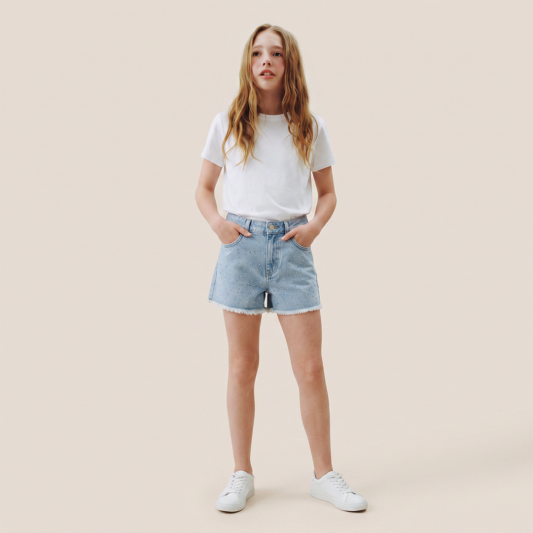 SHORT PARA NIÑAS EN DENIM CON APLIQUES BRILLANTES